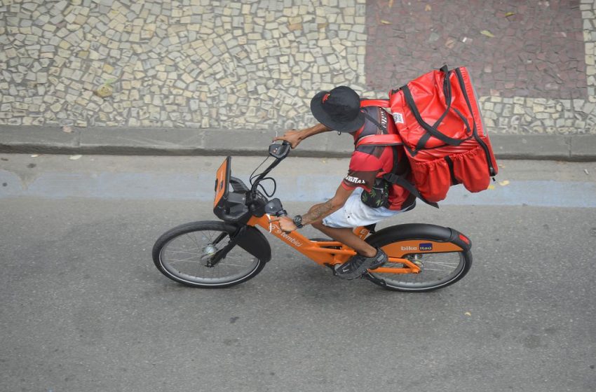  Apenas 23% dos que trabalham em transporte por aplicativo pagam INSS