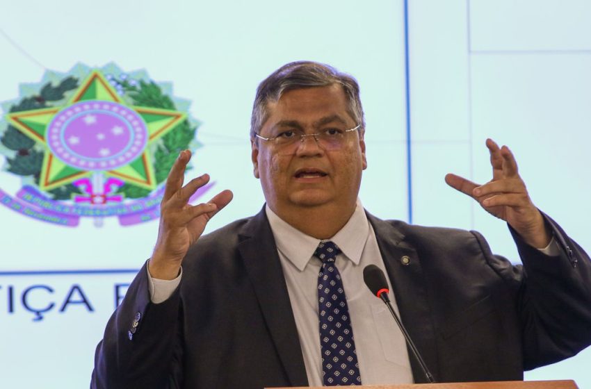  “Acabou o liberou geral de armas de fogo no Brasil”, afirma Dino