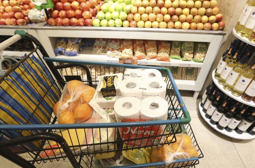  Alimentação e combustível representam 41% do orçamento dos brasileiros