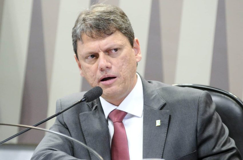  Governo de São Paulo assina decreto para retomada da atividade industrial