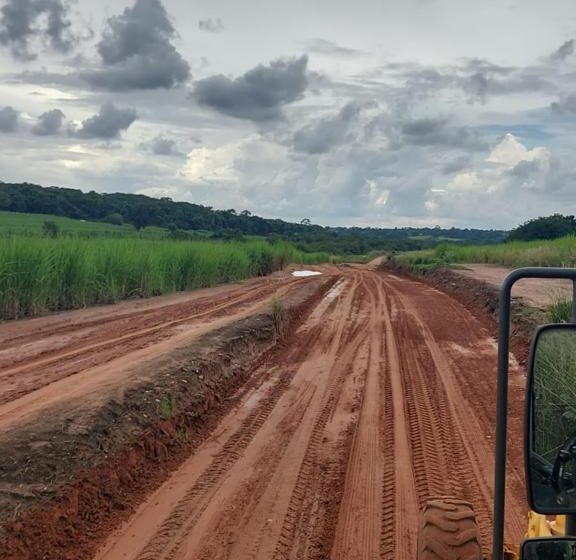  Equipes de manutenção de vias de terra ampliam atuação em período chuvoso