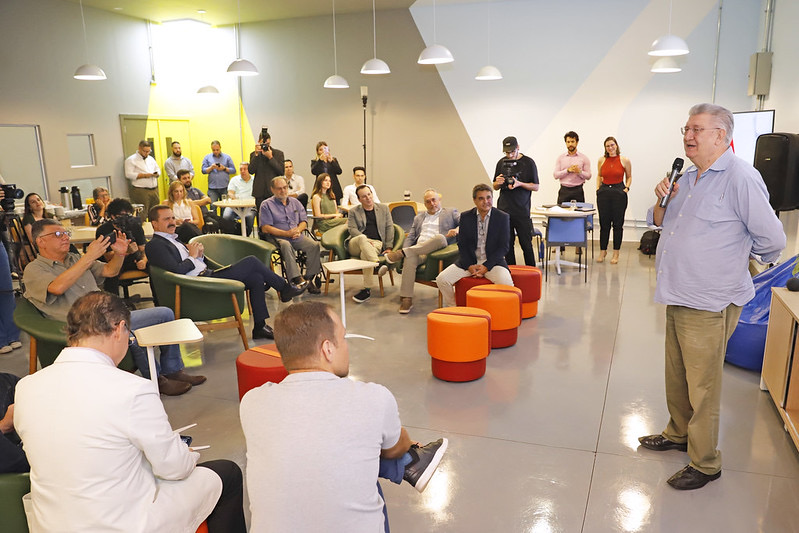  Apeti inaugura centro de capacitação e lança programa para jovens