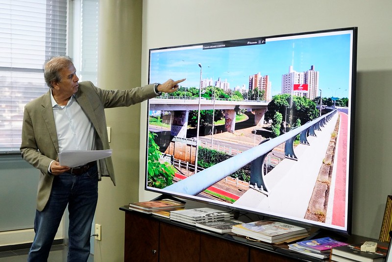  Prefeito de Rio Preto assina ordem de serviço par instalação de iluminação em Led