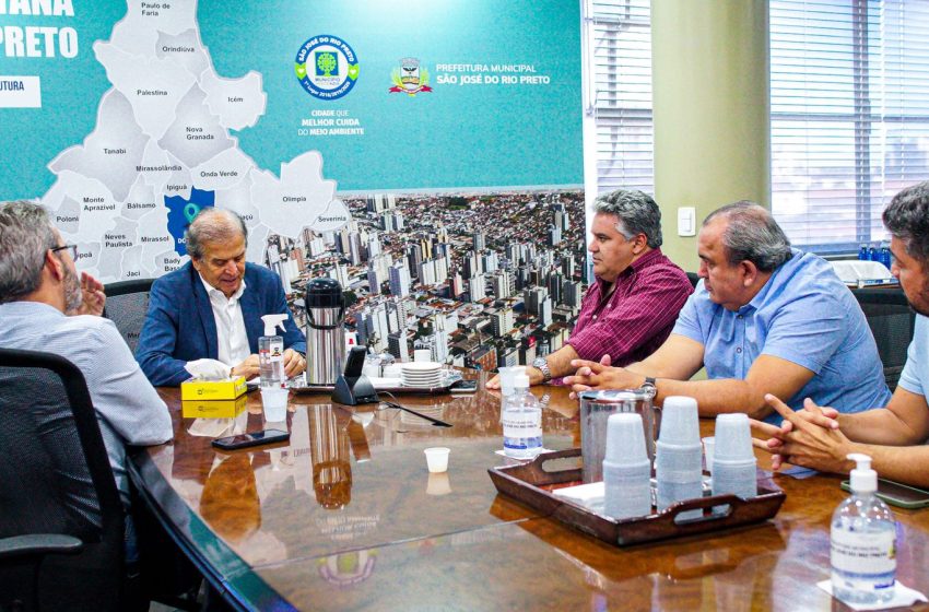  Após conhecer usina de asfalto, presidente do Codevar Marcelo Otaviano quer levar projeto para 29 municípios