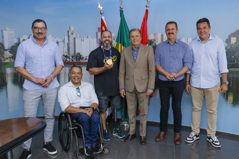 Prefeito recebe a visita de Claudiney dos Santos, medalhista de ouro no Mundial Paralímpico