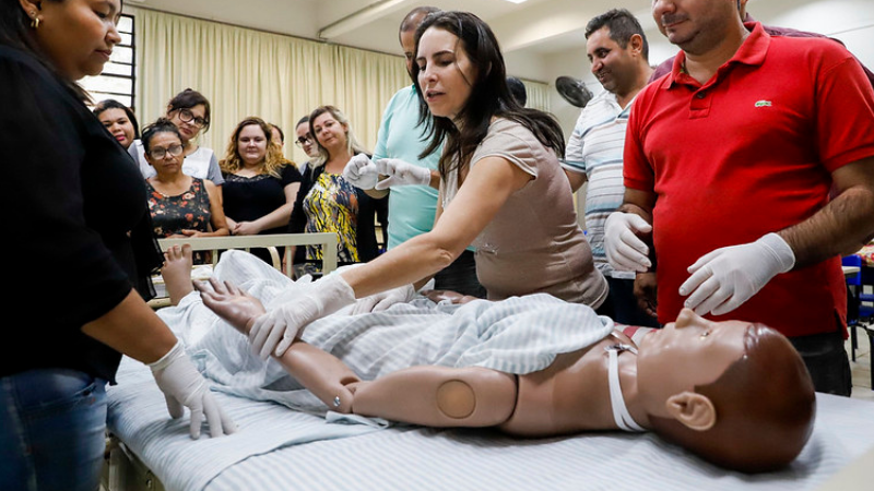  Trabalho e ETEC abrem inscrições para curso gratuito de cuidador de idosos