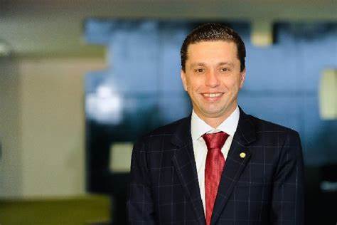  Fausto Pinato propõe Programa Servidor Amigo do Autista para Capacitar Servidores Públicos no Atendimento a Pessoas com Transtorno do Espectro Autista