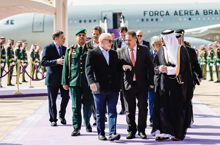  Lula desembarca na Arábia onde apresenta projetos de investimento