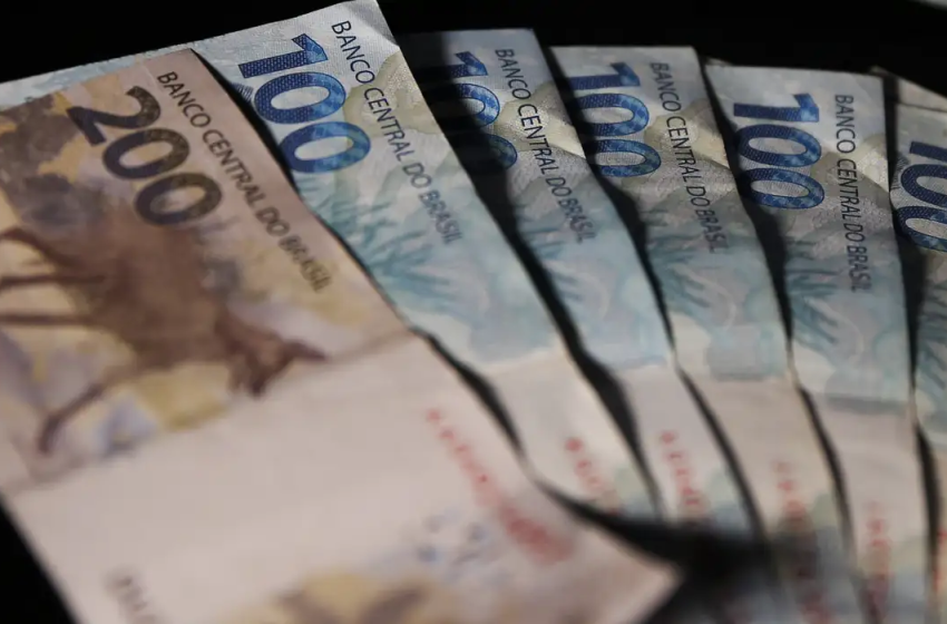  Arrecadação federal chega a R$ 215,6 bilhões em outubro