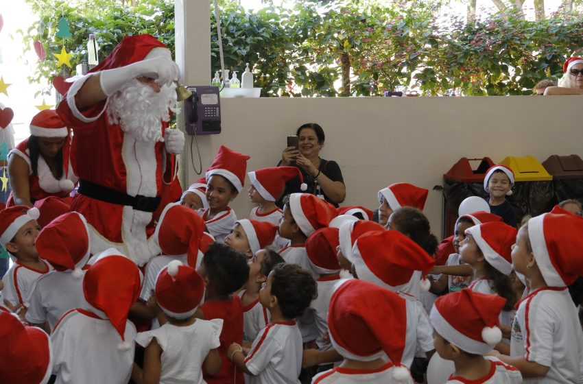  Papai Noel e Mamãe Noel visitam a escola Nice Beolchi