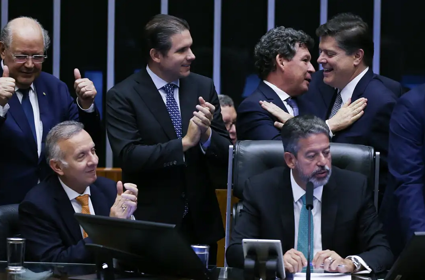  Câmara aprova reforma tributária em segundo turno