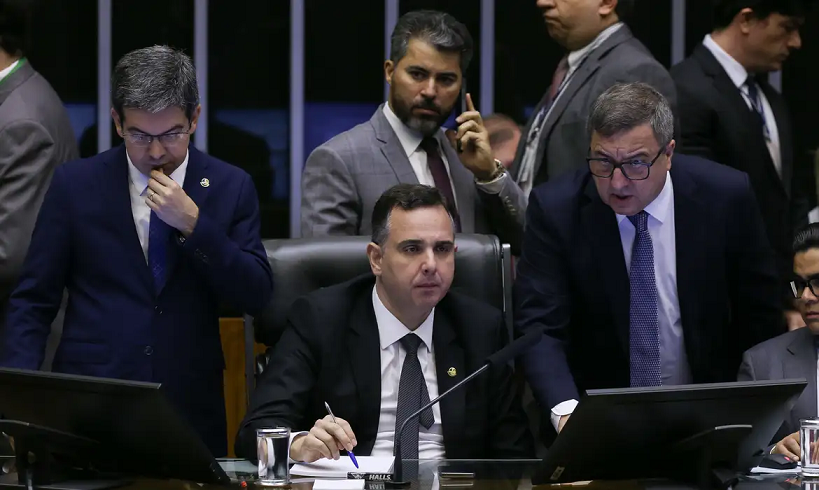  Congresso Nacional aprova projeto da lei orçamentária para 2024