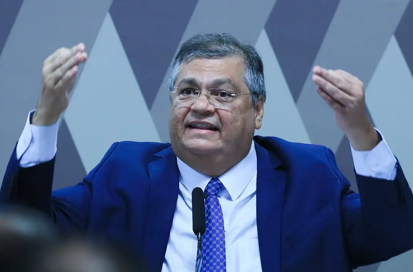  Dino rebate críticas da oposição sobre atuação no 8 de janeiro