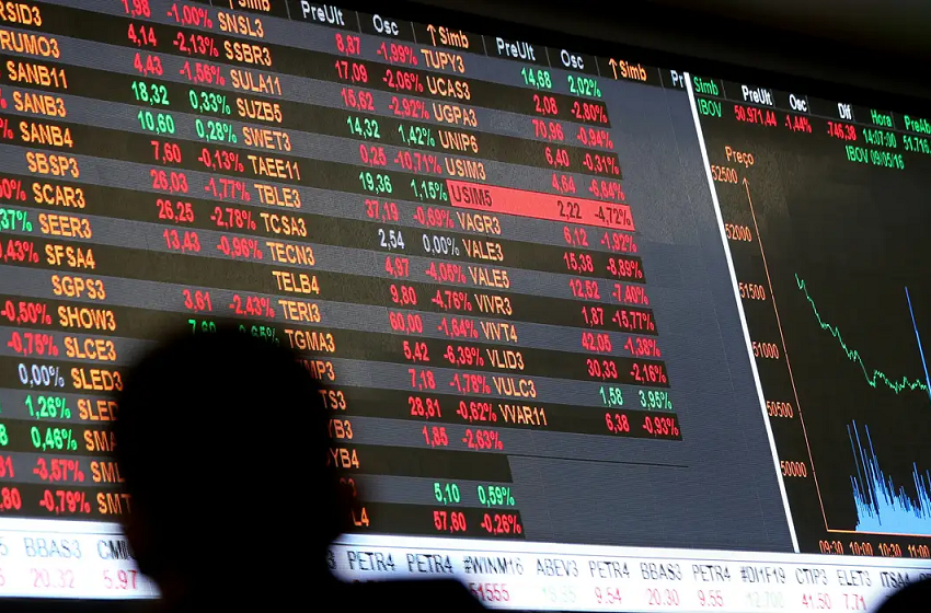  Ibovespa fecha em alta e bate recorde de 134 mil pontos