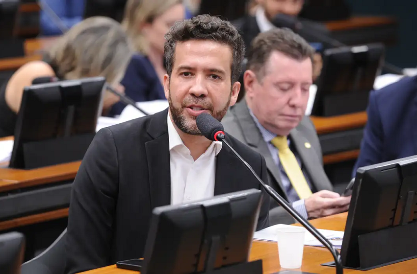  Conselho de Ética da Câmara abre processo contra André Janones