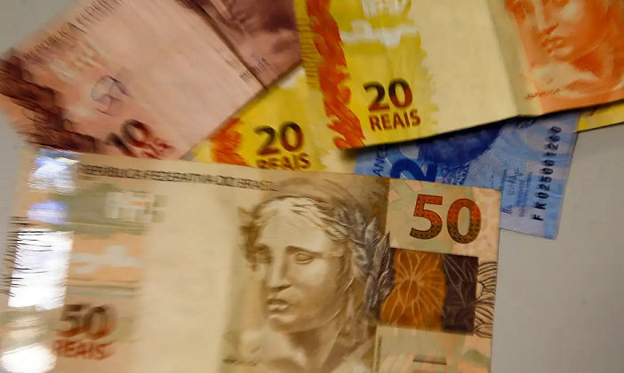  Lula assina decreto que reajusta salário mínimo para R$ 1.412