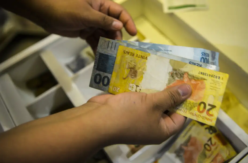  Endividamento atinge 76,6% das famílias brasileiras, mostra CNC