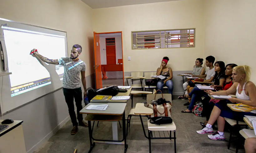  Câmara pode votar nesta terça bolsa para manter jovem no ensino médio