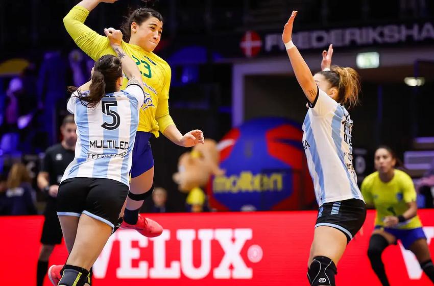  Brasil supera Argentina e continua vivo no Mundial de handebol