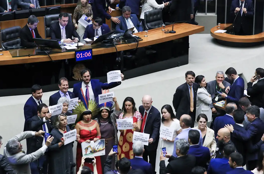  Congresso derruba veto de Lula e mantém marco temporal indígena