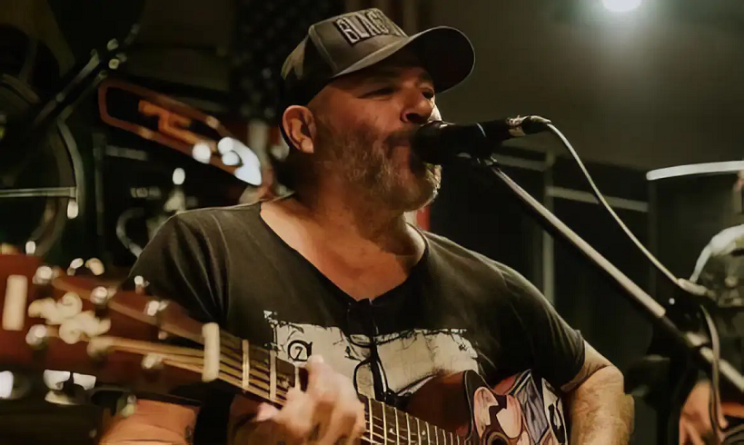  Baixista da banda Ultraje a Rigor tem alta após 4 meses de internação