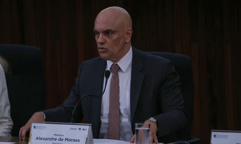  Moraes defende punição às big techs que induzirem voto