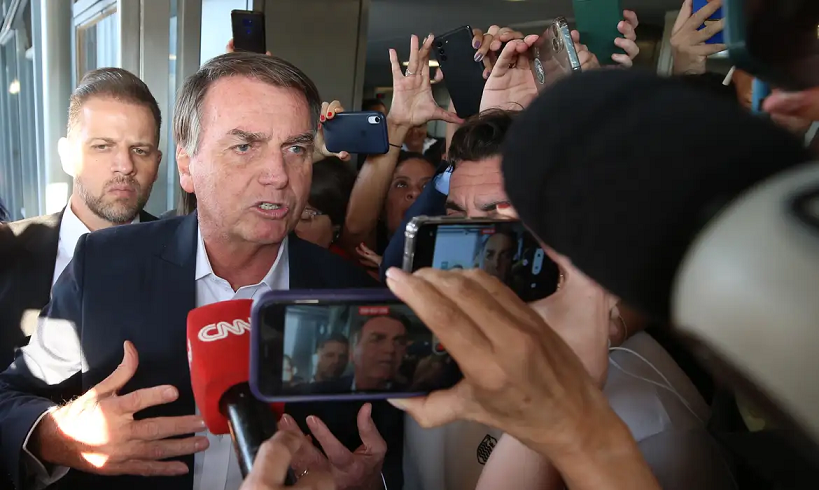  Passaporte de Bolsonaro é entregue às autoridades