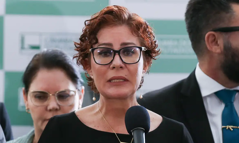  TSE multa deputada Zambelli em R$ 30 mil por fake news sobre e-Título