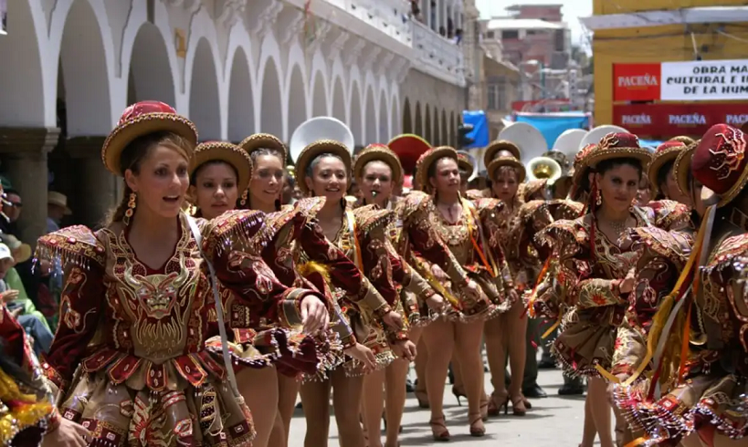  Carnaval na Bolívia reúne milhares em devoção à Virgem de Socavón