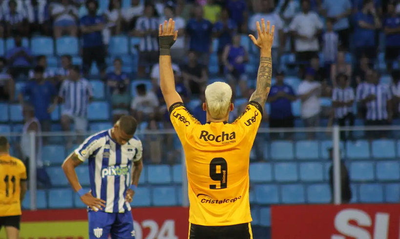 Criciúma vence clássico com Avaí para disparar no Catarinense