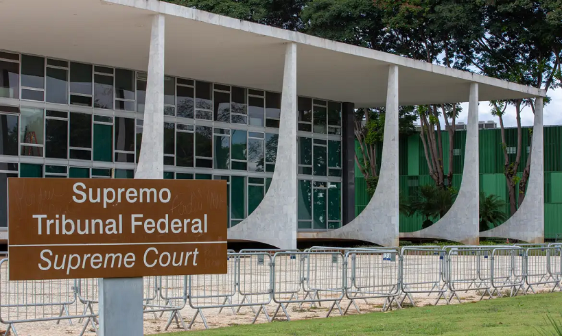  STF suspende julgamento que pode retirar mandato de sete deputados