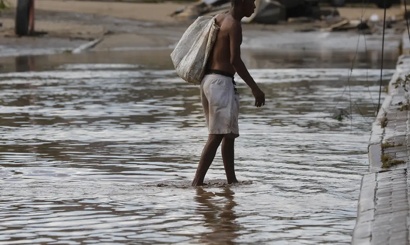  Chuvas deixam pelo menos dois mortos no estado do Rio