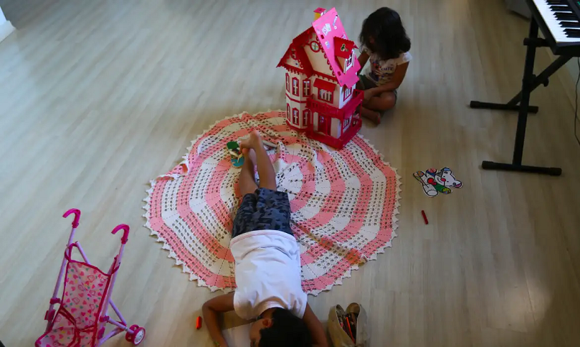  Cartilha ajuda a identificar atrasos no desenvolvimento infantil