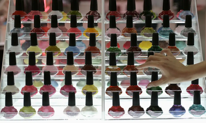  Estudo mostra como glitter usado no carnaval contamina rios e oceanos