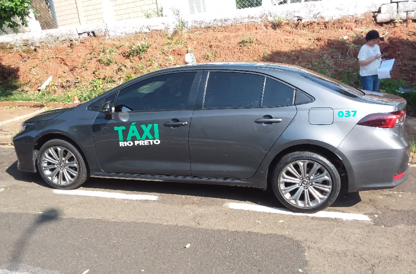  Trânsito vistoria táxis em Rio Preto