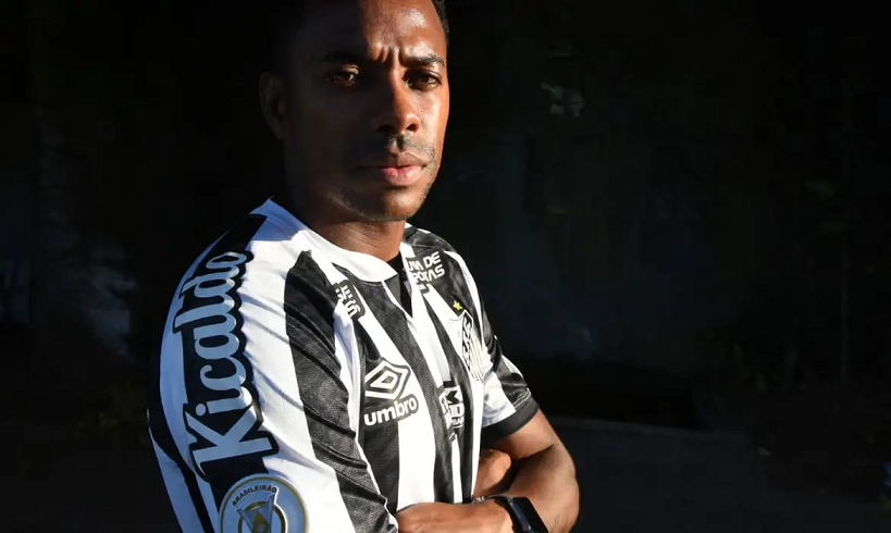  Robinho passa noite na cadeia e ficará uma semana em cela separada