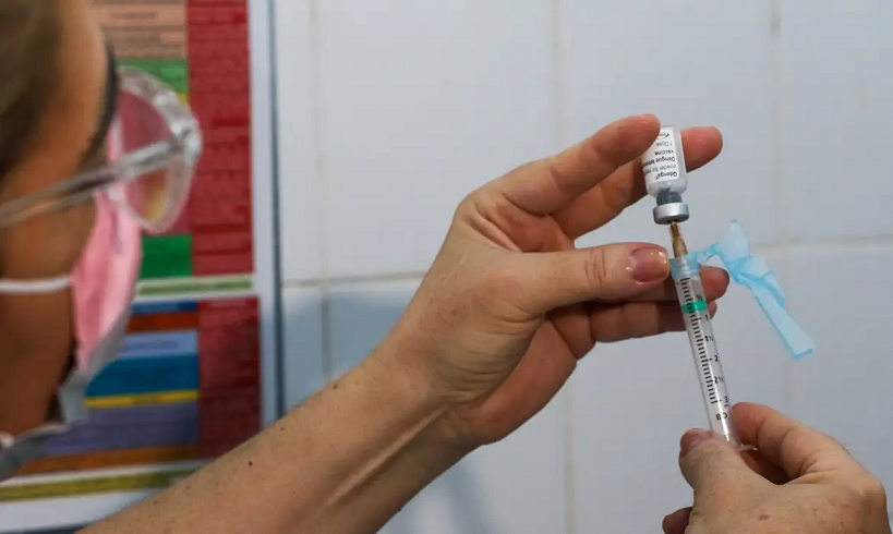  Dengue: apenas 2 de cada 10 vacinas entregues pelo SUS foram aplicadas