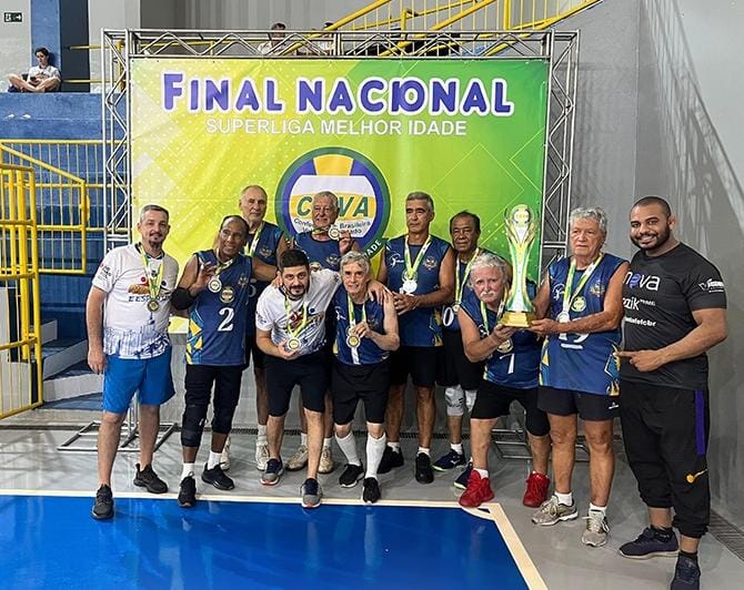  Equipe 68+ masculina de voleibol adaptado vence final nacional