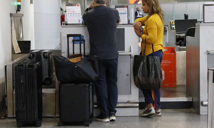  Aposentados poderão comprar passagem aérea por até R$ 200 cada trecho