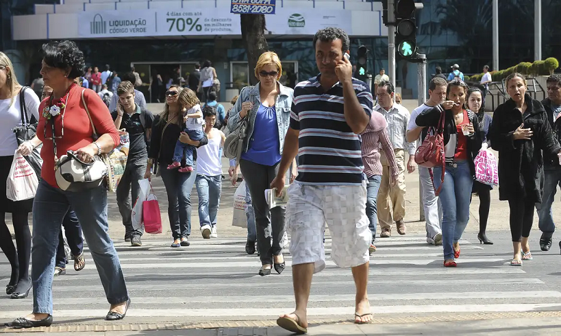  Taxa de desemprego recua em 15 estados no segundo trimestre, diz IBGE