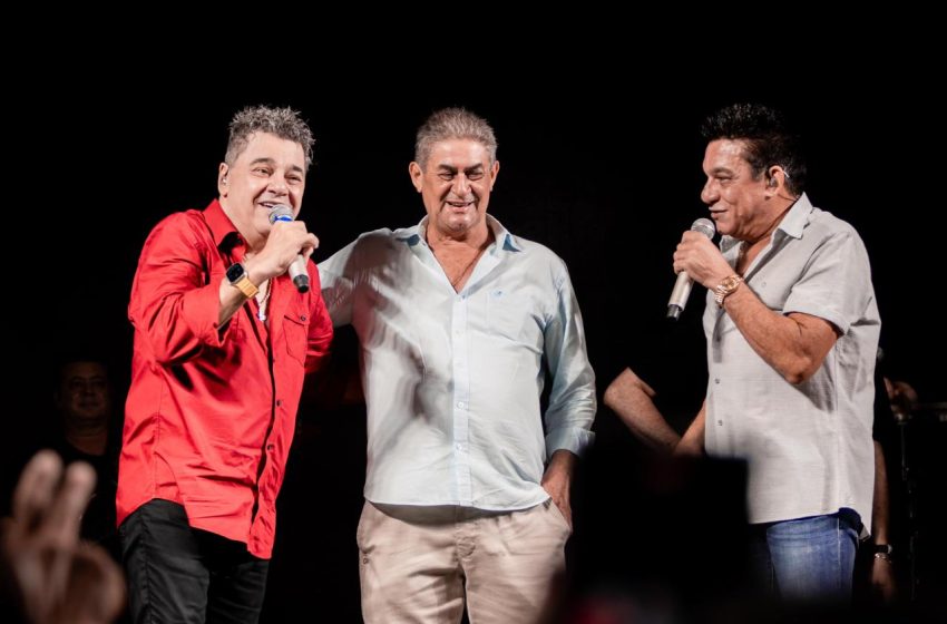  Prefeito de Adolfo encerra mandato com show inesquecível de César e Paulinho