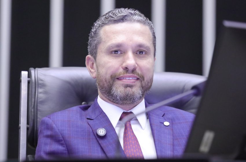  Deputado Fausto Pinato apresenta projeto de anistia para presos do 8 de Janeiro