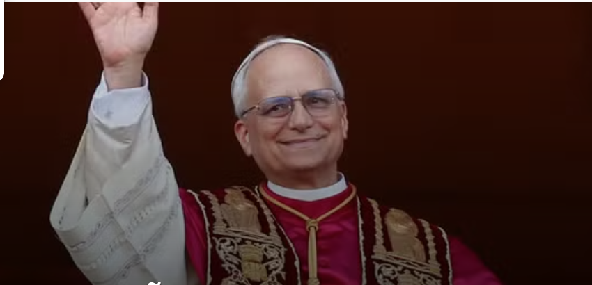  Robert Francis Prevost é eleito Papa Leão XIV e faz primeira aparição no Vaticano