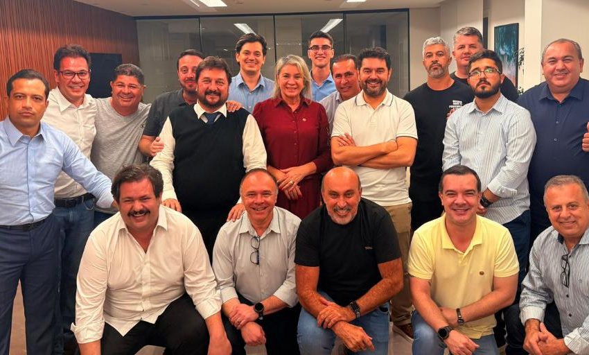  Prefeito de Rio Preto fortalece articulação política em encontro com vereadores na casa do vice-prefeito