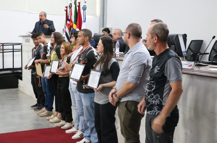  Vereador Prof. Tadeu homenageia atletas da ARPTKD na Câmara de Rio Preto após classificação para os Jogos Abertos 2025