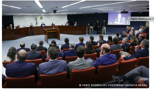  STF retoma julgamento de Bolsonaro após pausa; defesas serão ouvidas