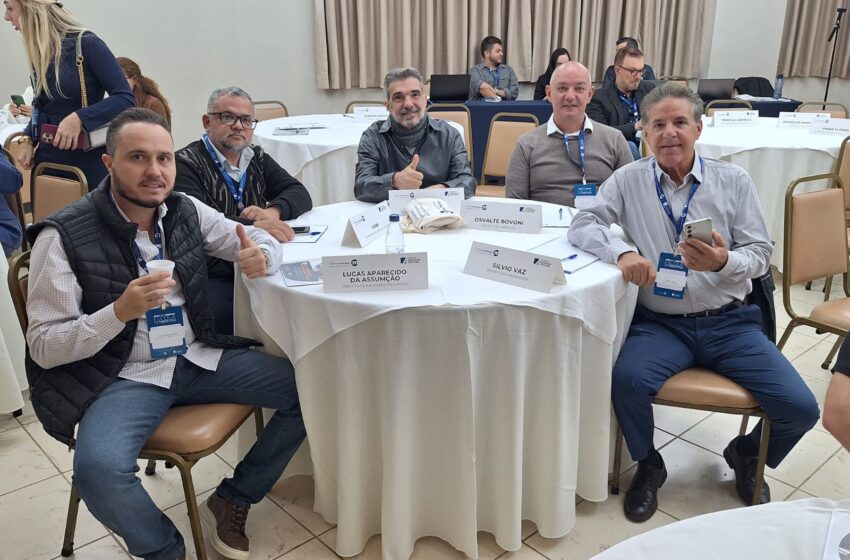  Prefeitos do CODEVAR participam de programa de capacitação para fortalecimento da gestão pública